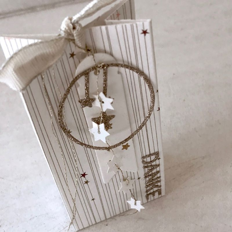 Khuôn Cắt Giấy Kim Loại Hình Cây Và Ngôi Sao Xinh Xắn