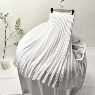 - Chân váy xếp li cạp trơn