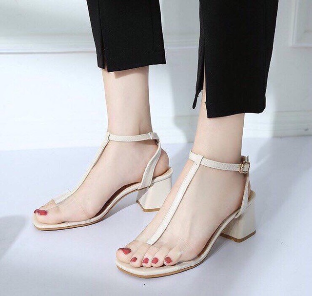 Sandal quai trong