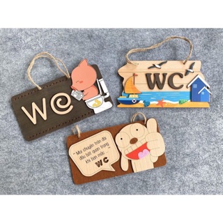 Bảng gỗ WC ngộ nghĩnh