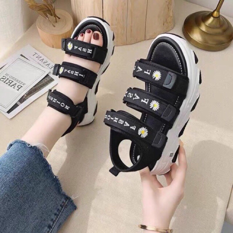 (3 MÀU ) Sandal nữ Ulzang thời trang 3 quai ngang hoa cúc gắn mác siêu đẹp nữ tính