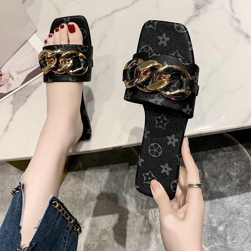 (HÀNG CÓ SẴN) Dép lê bản to mũi vuông hoạ tiết khoá xích vàng BIG SIZE 41-43
