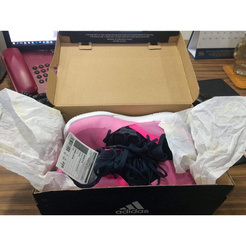 Thanh lý pass giày adidas màu hồng new sz 36 2/3 thanh lý pass giày adidas màu hồng new sz 36 2/3