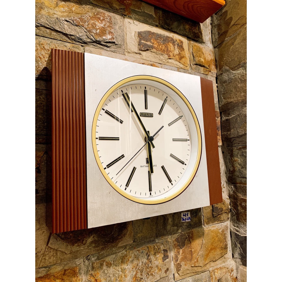 Đồng hồ treo tường Citizen viền nâu vintage đậm chất Nhật