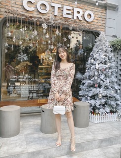 Đầm cổ vuông rút dây dài tay