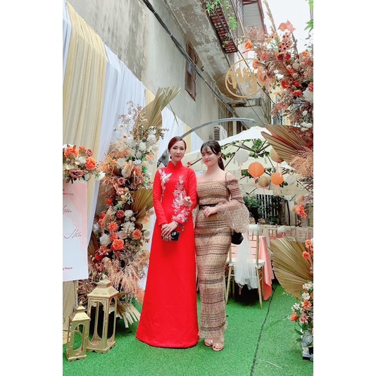 Đầm ren bi Tay xoè