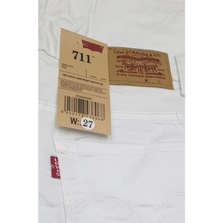Quần short Levi's trắng nữ