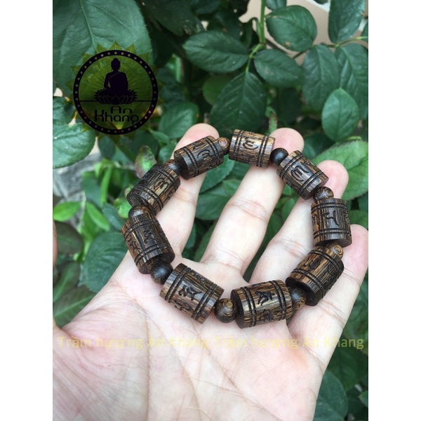 Vòng trầm hương sánh chìm khắc chú Tây Tạng