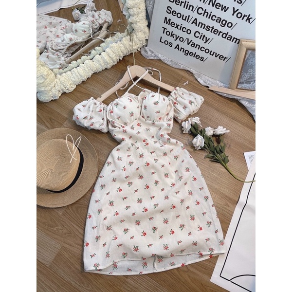 Đầm hoa cổ yếm cúp ngực hở lưng