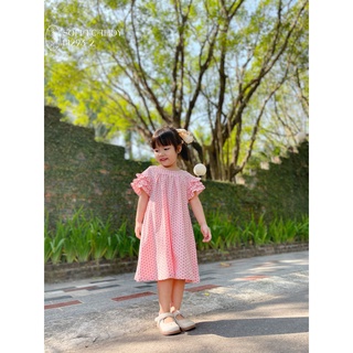 Váy đầm hè cho bé gái Sofia màu Hồng chấm bi tay bèo 3 tầng rất xinh vải linen mềm mát