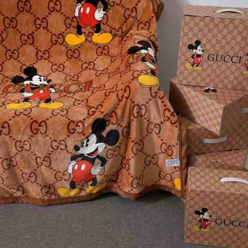 Chăn tuyết sữa hình chuột mickey kèm hộp xinh kích thước 150cmx200cm