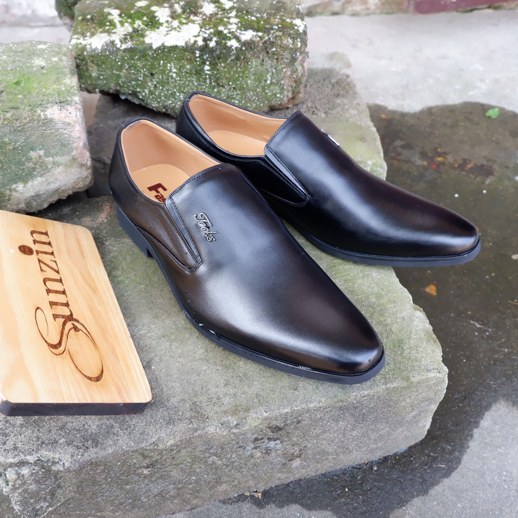 GIÀY DA THẬT LADIEP 210 - Kiểu giày công sở không dây đứng đắn cho nam giới (model 2018) màu đen và nâu