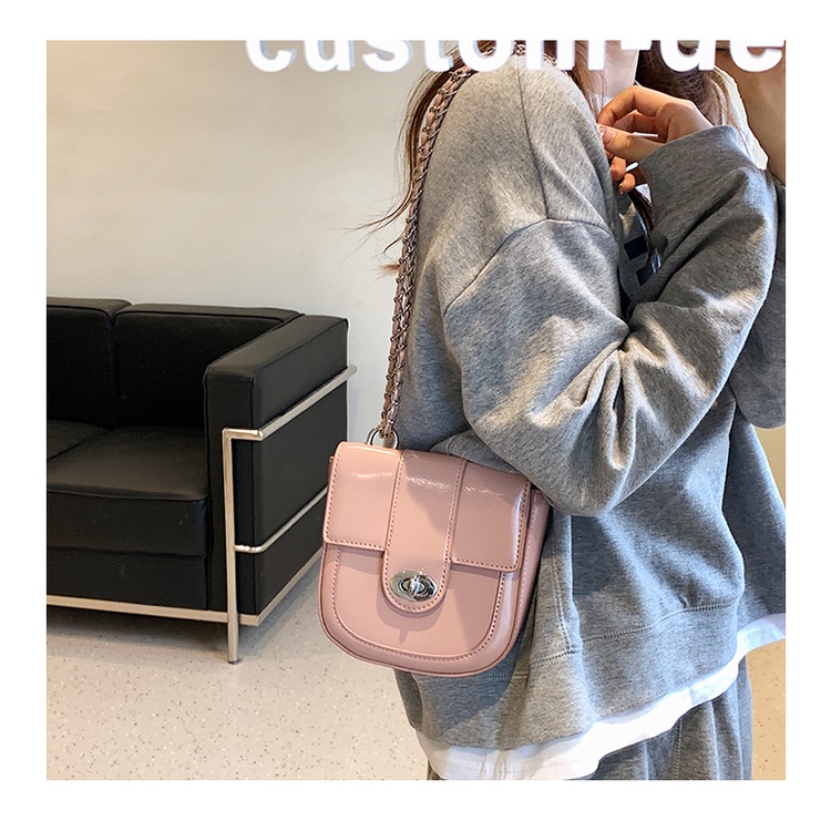 Túi Đeo Vai Phối Dây Xích Thiết Kế Phong Cách Phương Tây Dành Cho Nữ