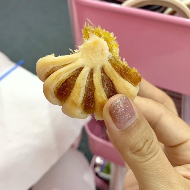 Bánh khóm hoa mai