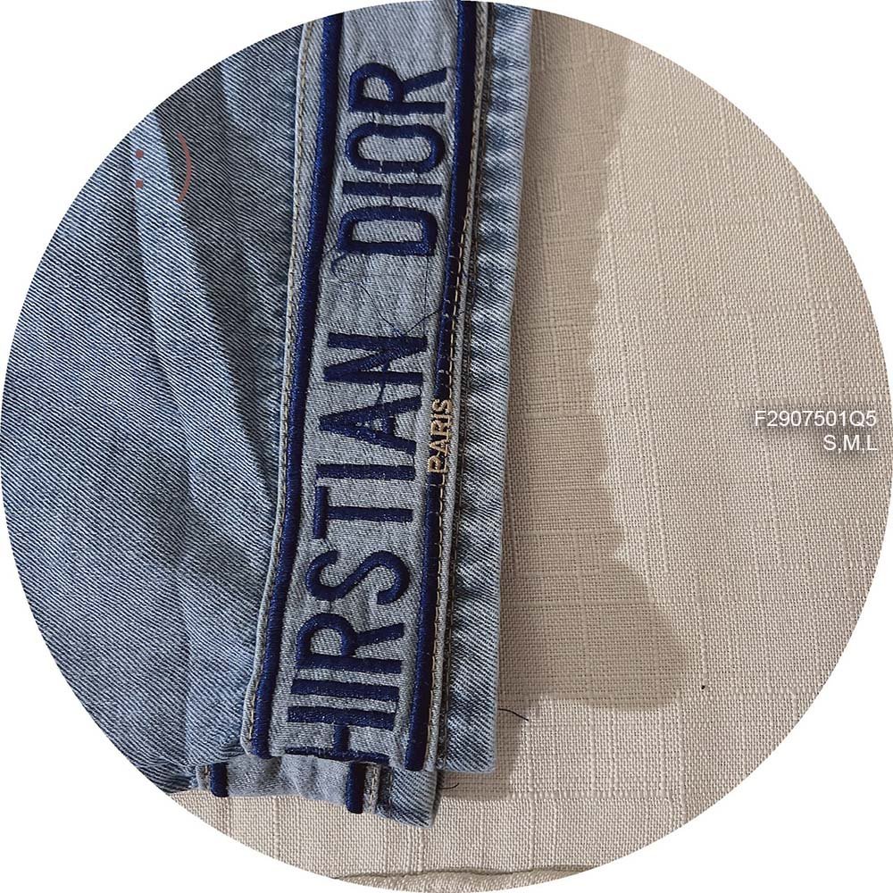 Quần short jean lai phối viền thêu chữ lưng cao thời trang!