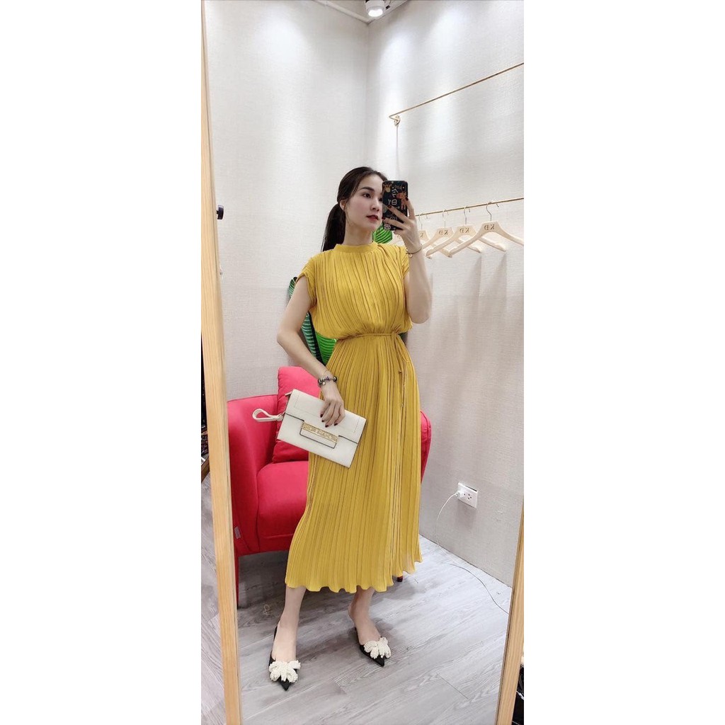 Sale Đầm yếm dập ly so hot:rainbow::rainbow::rainbow: Hè phải rạng rỡ , hè phải xinh chất ngất như này nhé các cô gái .