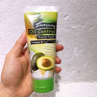 Sữa rửa mặt bơ Thái Lan