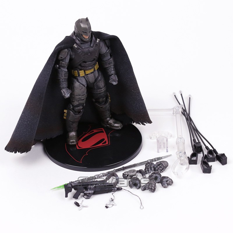 Mô hình Batman Armor Mezco Toyz