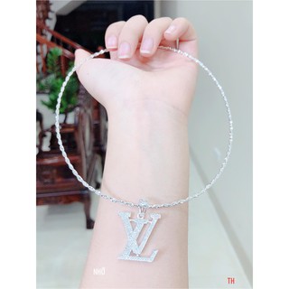 KIỀNG CỔ BẠC MẶT V L CAO CẤP