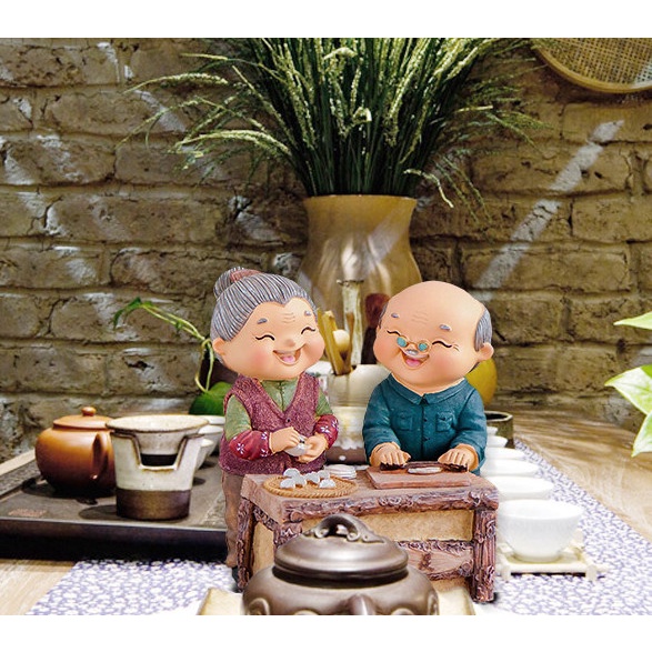 Tượng ông bà lão hạnh phúc