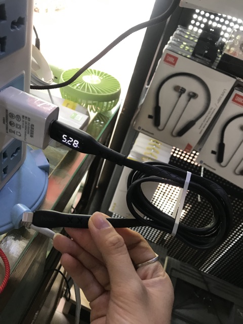 Cáp sạc hẹn giờ sạc tự ngắt kiêm màn hình LCD hiển thị dòng ra Hoco S6