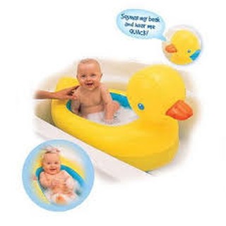 Chậu tắm phao vịt vàng Munchkin