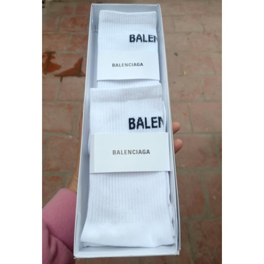 Tất Balenciaga