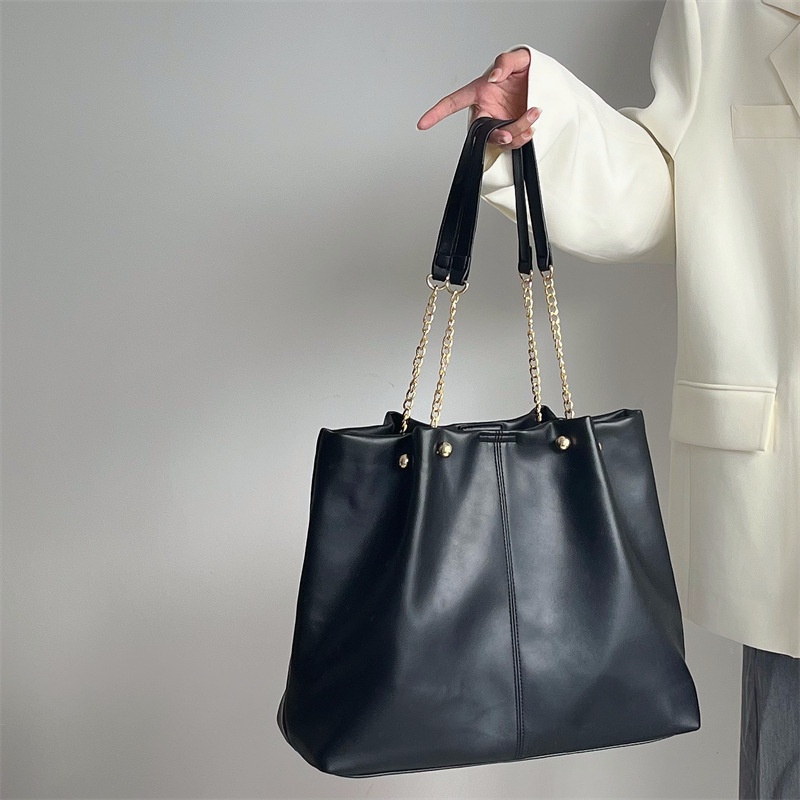 Túi Đeo Vai Cỡ Lớn Bằng Da Mềm Phối Dây Đeo Sợi Xích Thời Trang Cho Nữ