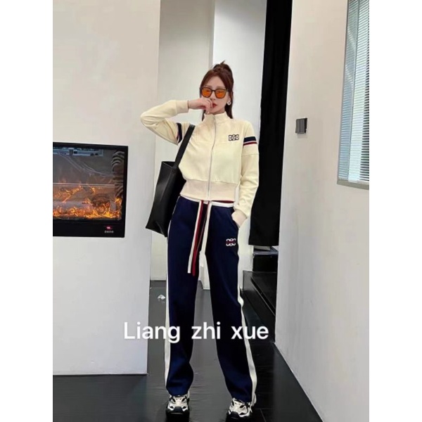 Bộ khoác len  thể thao - BK01