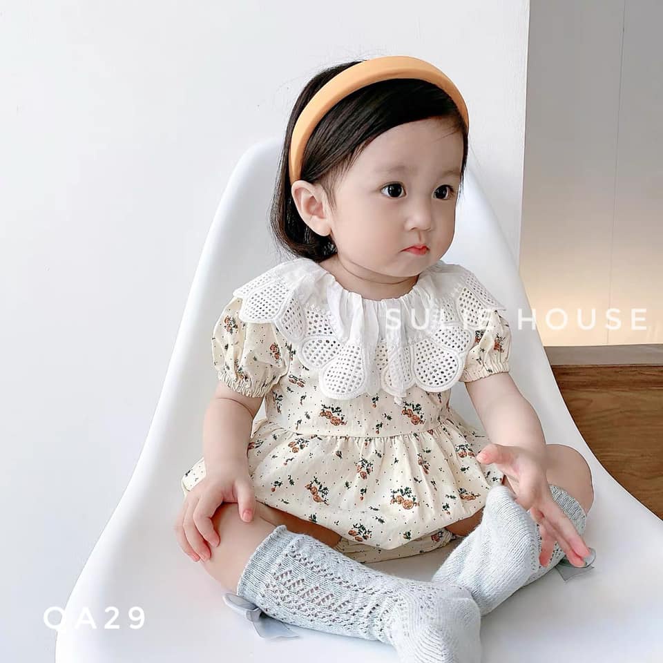 Body chip hoa nhí cộc tay cổ giả yếm - QA29 (k kèm tất)