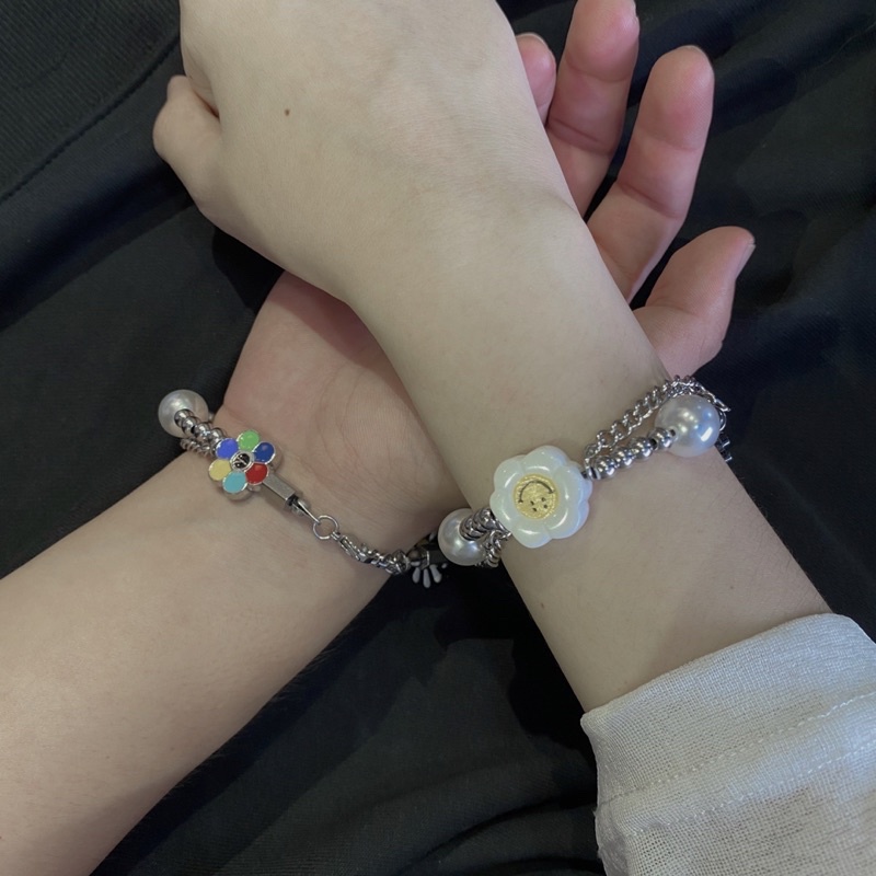 Vòng tay hoa cúc unisex xinh đẹp