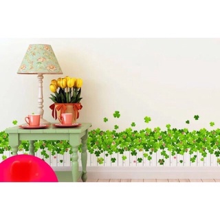 Decal tranh dán chân tường Hàng rào trắng cỏ may mắn xanh