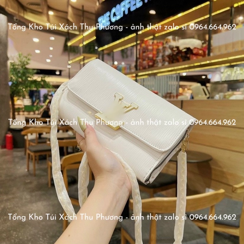 Túi đeo chéo vân gỗ đính logo, có thể làm ví cầm tay siêu sang chảnh (cam kết chuẩn ảnh)