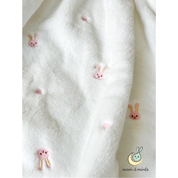 Chăn lông nhung tuyết thêu họa tiết cho bé Moon&Mints, 2 lớp dày dặn