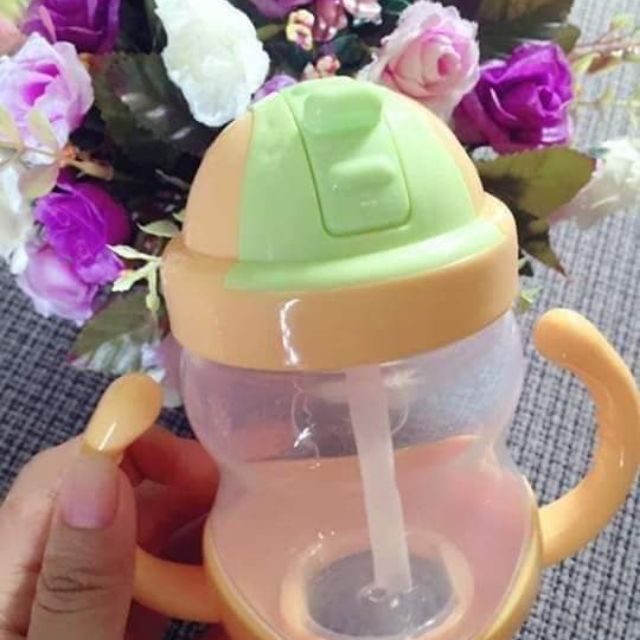 Bình uống nước chống sặc Akio