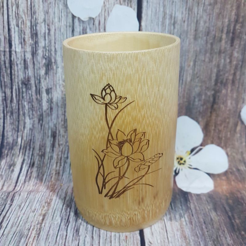 Cốc uống trà bằng tre, họa tiết hoa sen (Cao 12cm)