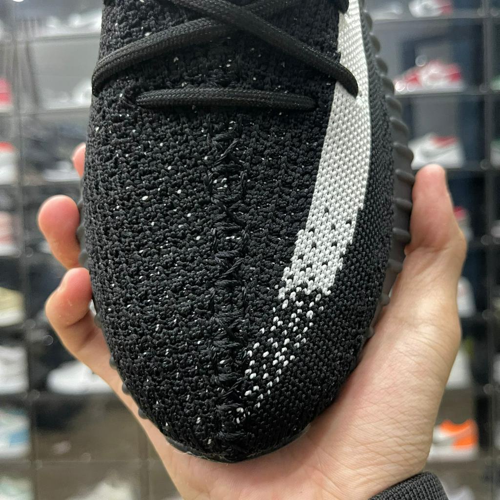 Giày Yz350 Oreo, Yz 350 Đen Kẻ Trắng Hàng Cao Cấp Đế Nén Hạt Chuẩn - Than.Shoes