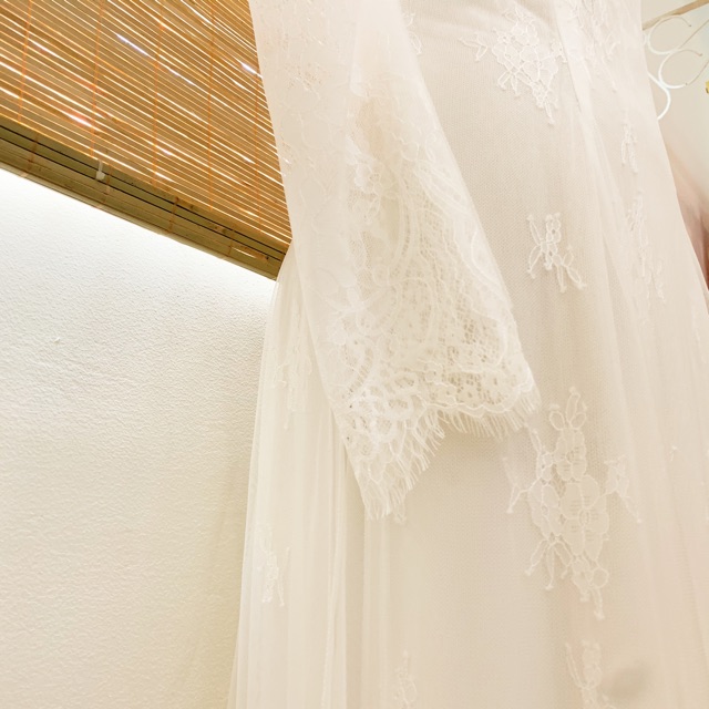 Áo dài dâu chất liệu ren