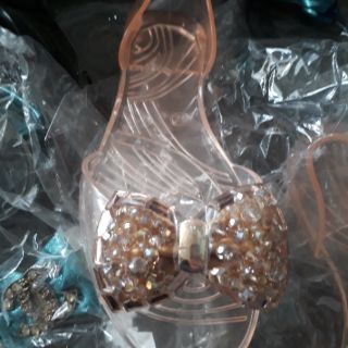 Giày nhựa nơ đá