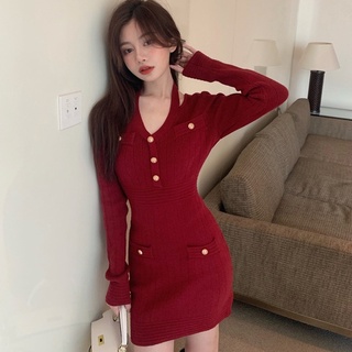 Váy body len gân nút cổ yếm