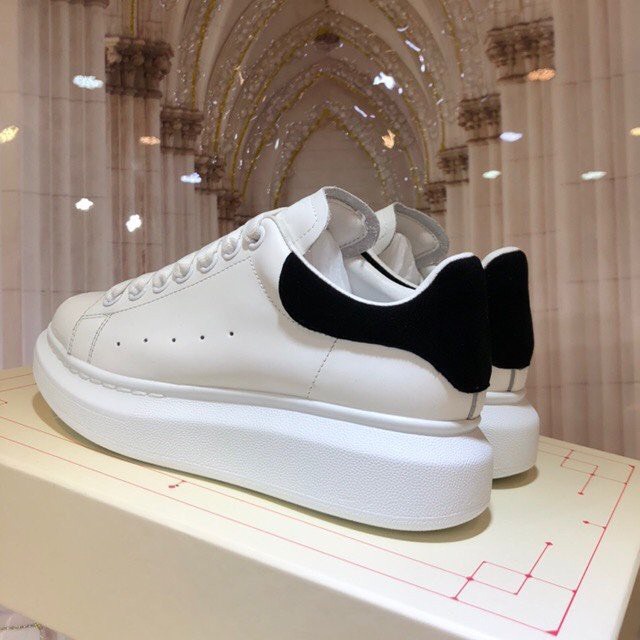 Giày MC Queen Unisex gót nhung Chuẩn Đẹp 1:1 Full Size Full Box+Bill | BigBuy360 - bigbuy360.vn