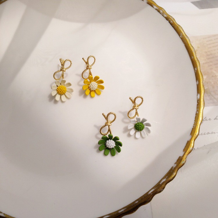 Bông tai hoa cúc 2 màu kiểu dáng dể thương nữ tính - Mely 1413