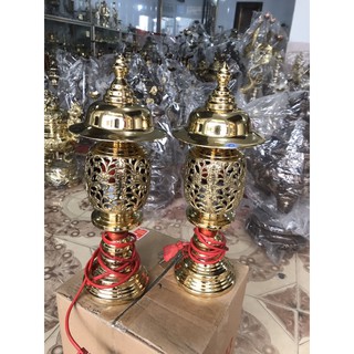 Đôi đèn thờ bằng đồng