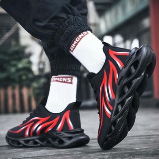 Giày Sneaker, giày đỏ lửa, giày đen lửa.