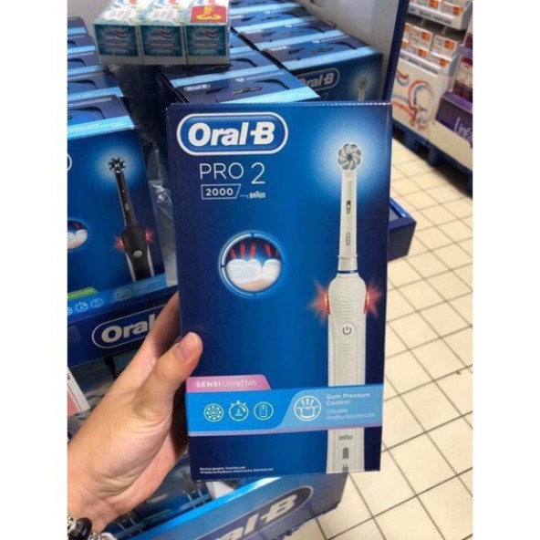 SALE KHÔ MÁU Bàn chải điện Oral-B Pro 2 2000S SALE KHÔ MÁU