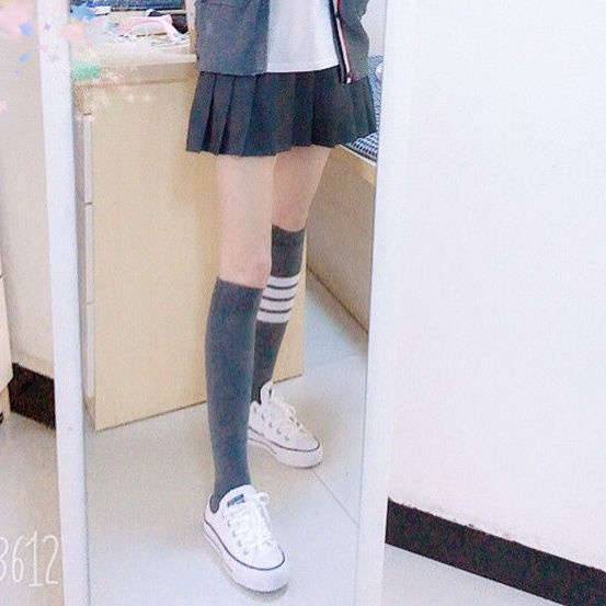Vớ dài ngang đùi phong cách Hàn Quốc