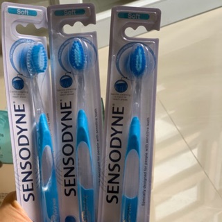 Bàn chải dành riêng cho răng ê buốt Sensodyne Sensitive Extra Soft