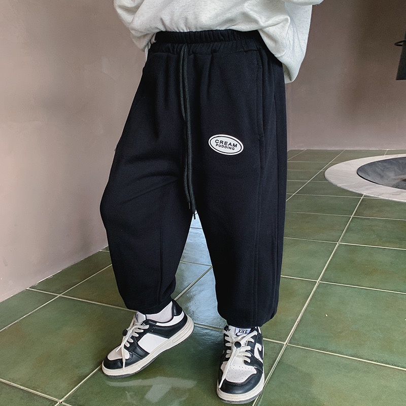 QB274 - Quần nỉ jogger đen mác trắng sz 100-150, thời trang ấm áp cho bé thu đông 2022