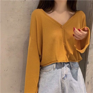 Croptop Tay Dài Cổ V Gài Nút