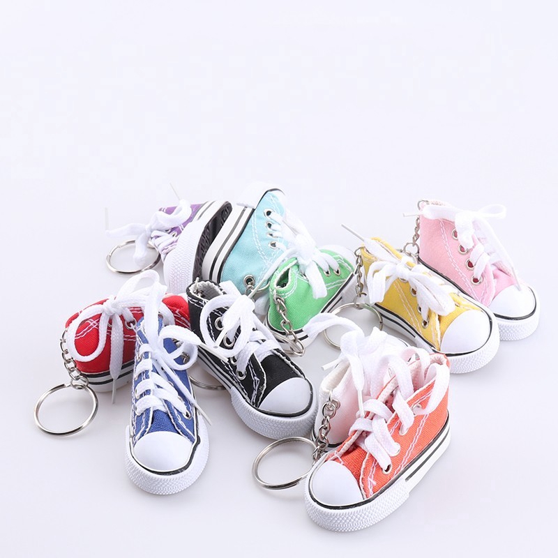 Móc khóa hình giày sneaker mini vải canvas tích hợp công dụng đệm lót chân chống xe đạp và xe máy